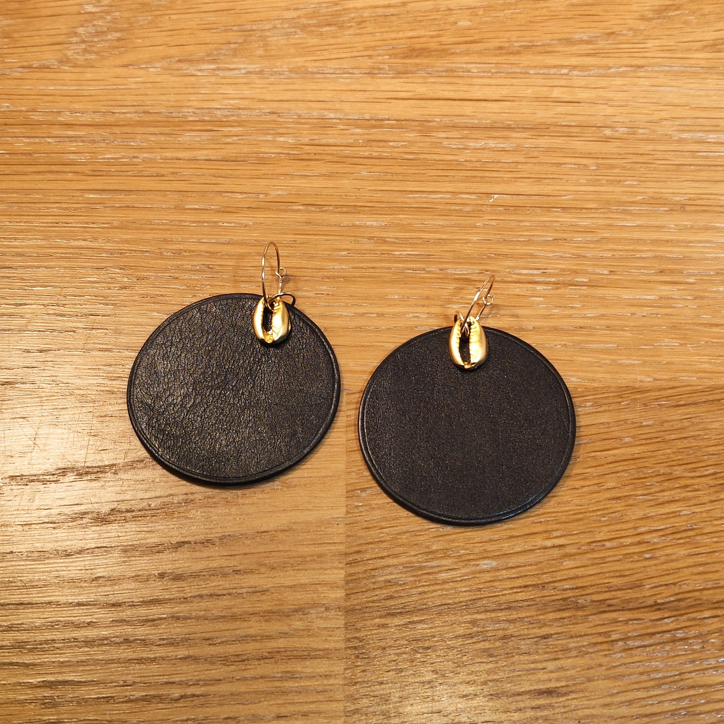 Leather earrings - Abondance J'Ecoute
