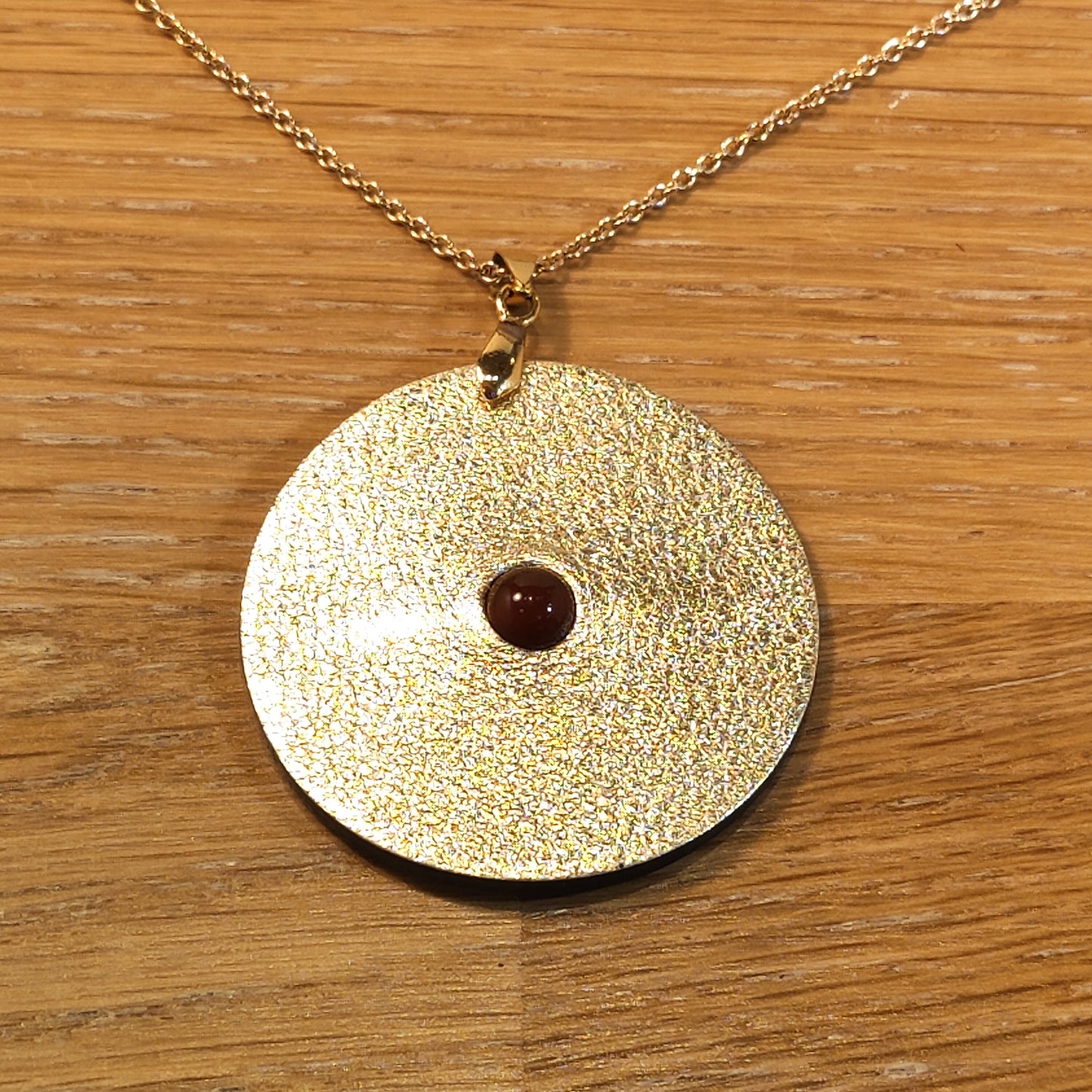 Leather pendant - Large model - In the center