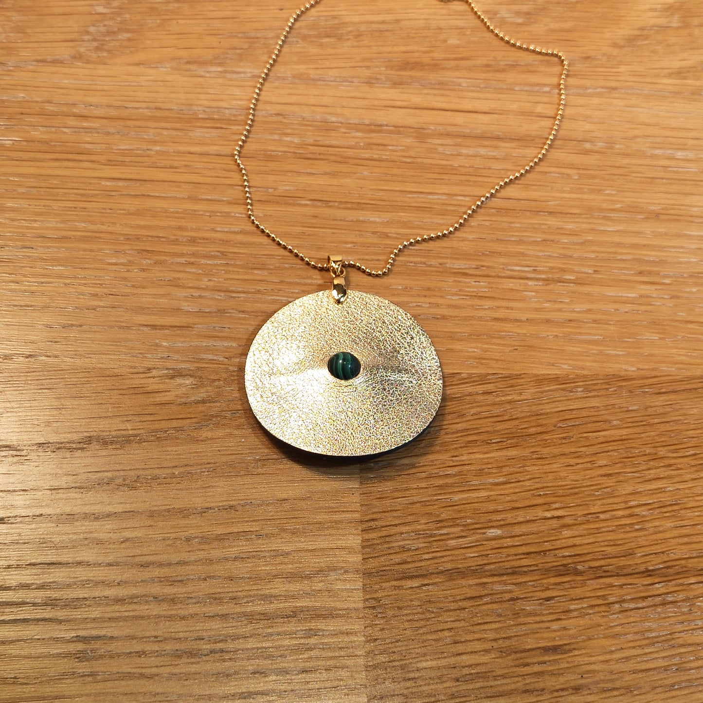 Leather pendant - Large model - In the center