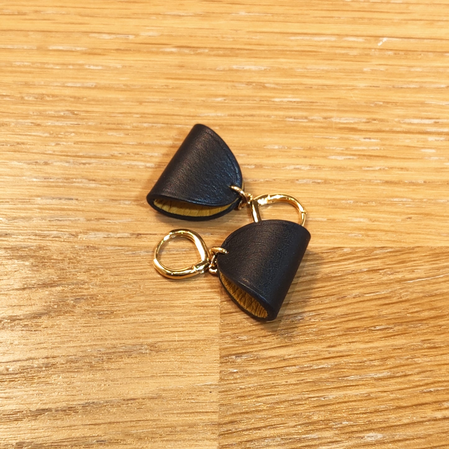 Leather earring - Finesse
