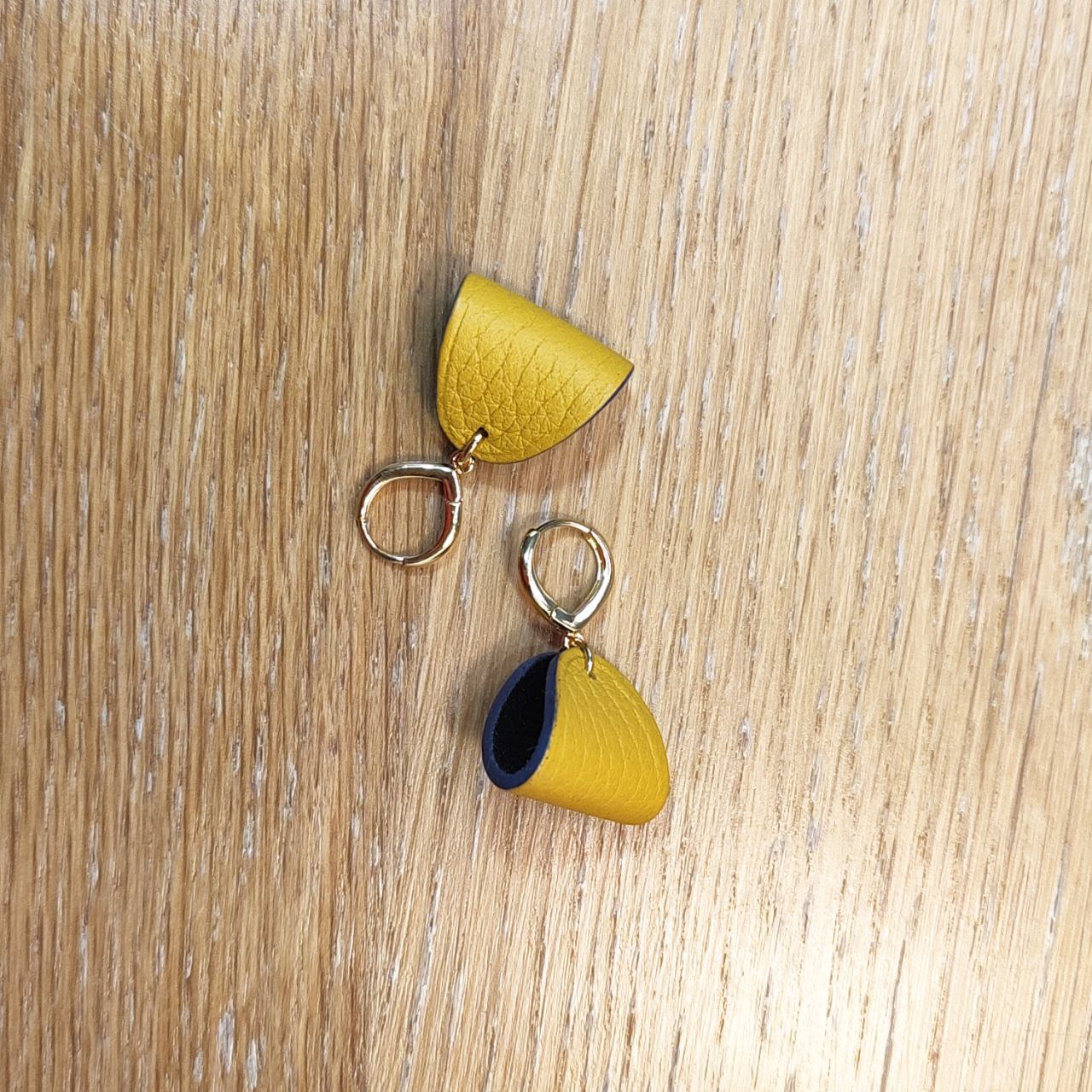 Leather earring - Finesse