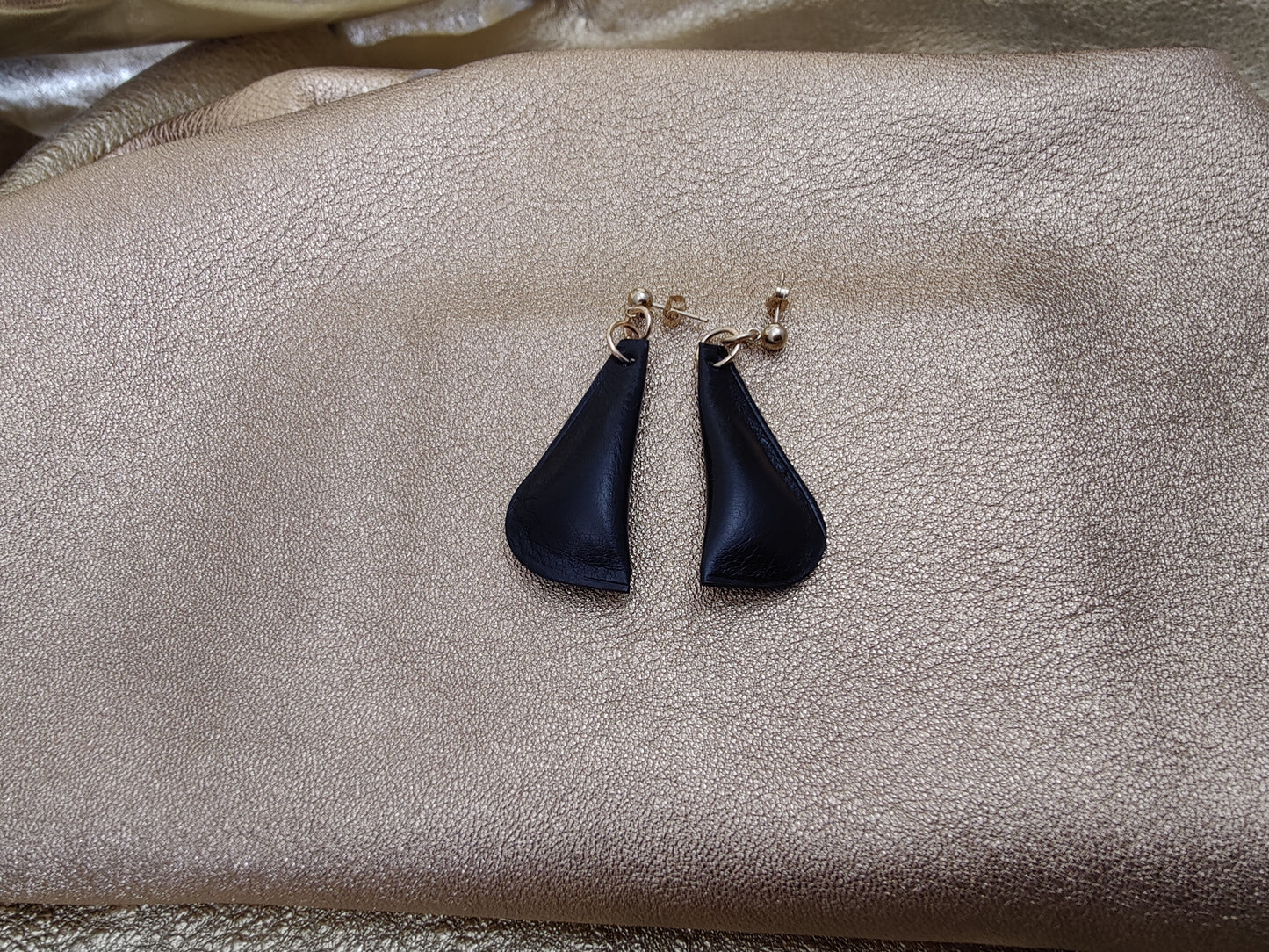 Leather earrings - small model - Fertile