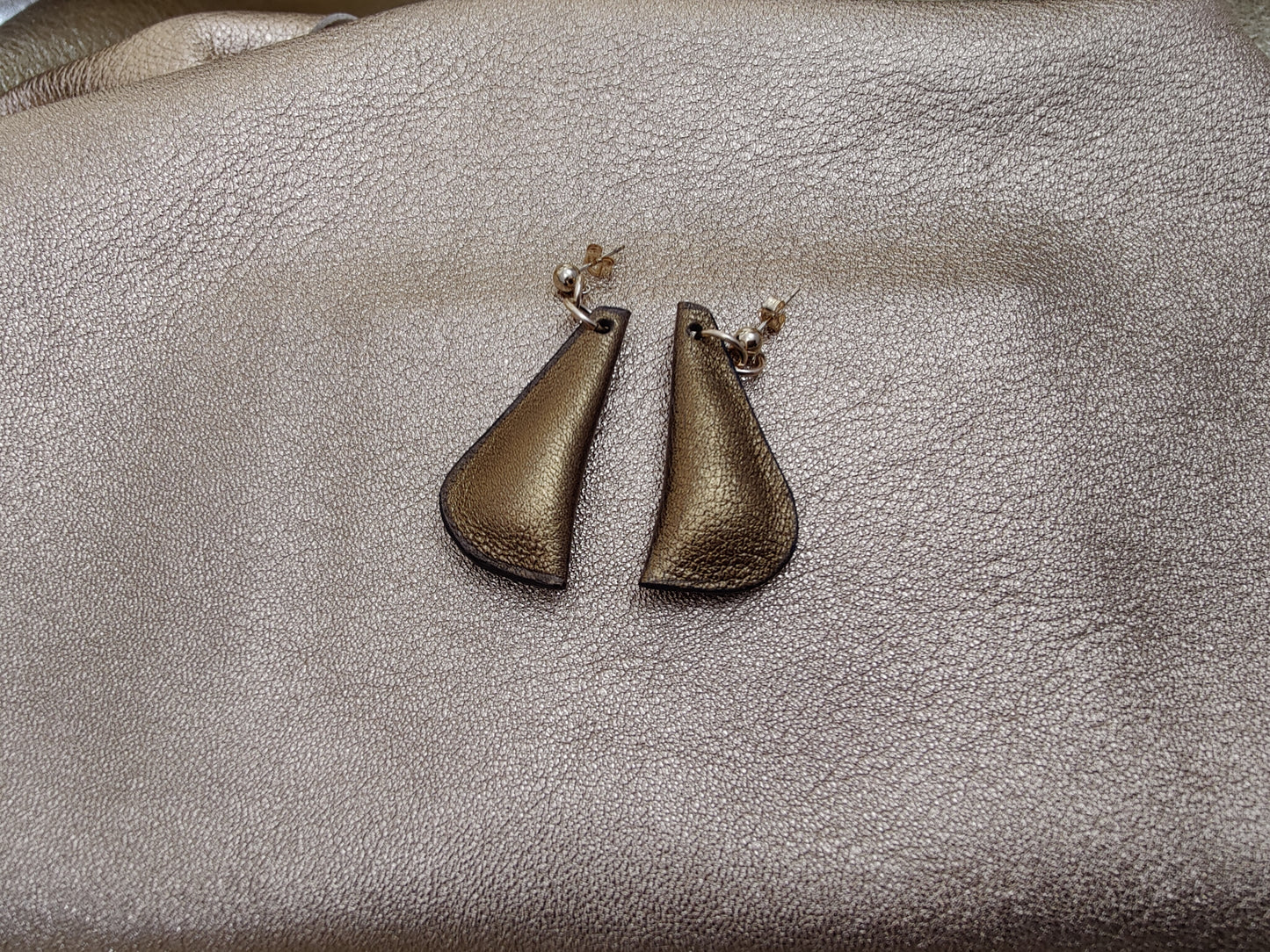 Leather earrings - small model - Fertile