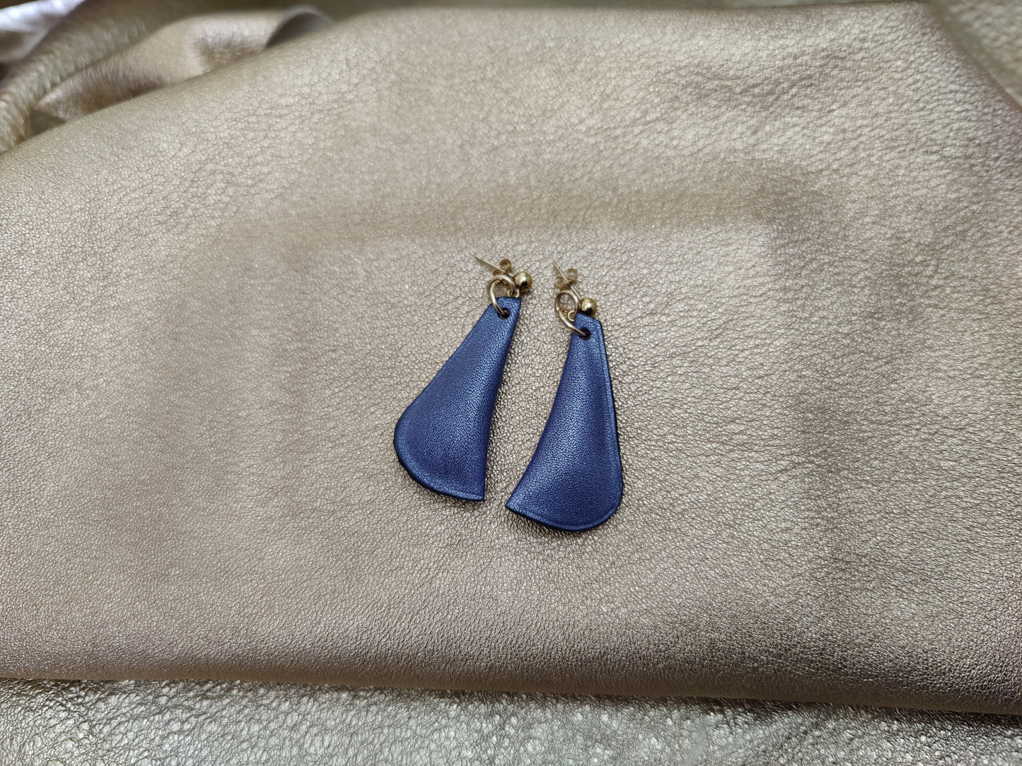 Leather earrings - small model - Fertile