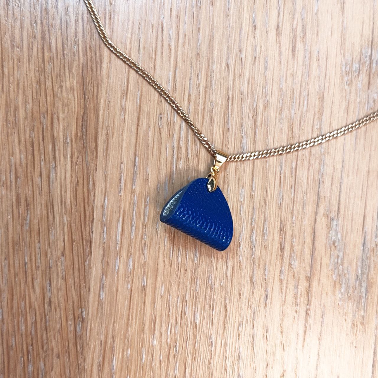 Leather Pendant - Finesse