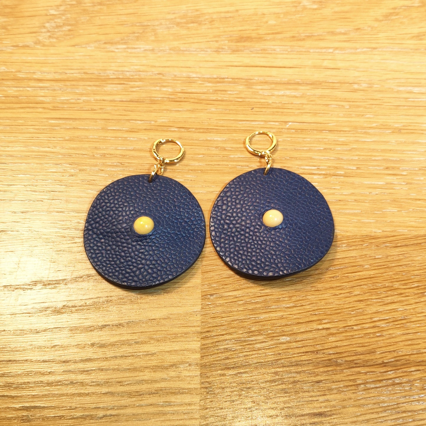 Boucle d'oreille en cuir Grand modèle - Au Centre