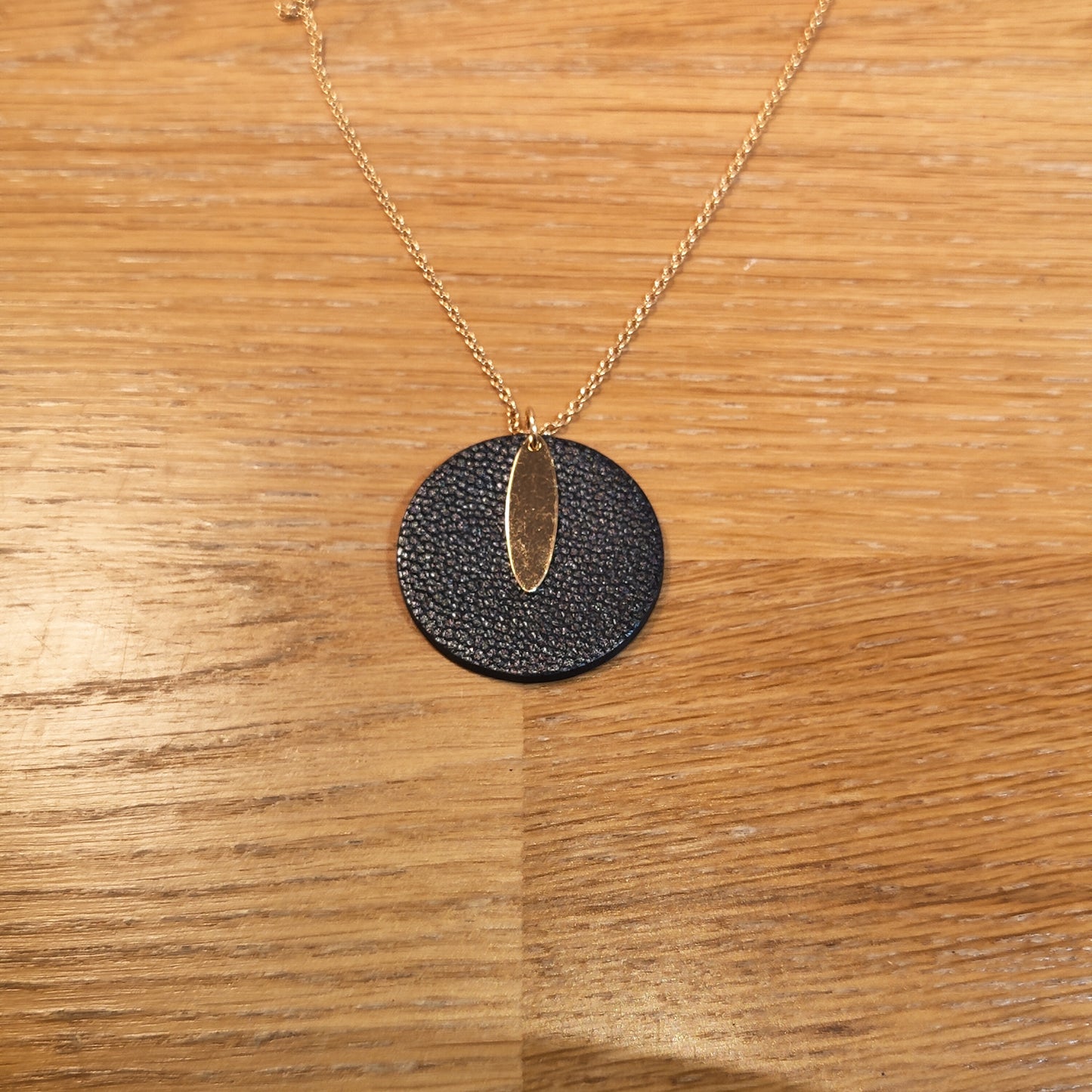 Pendentif en cuir - Elancee
