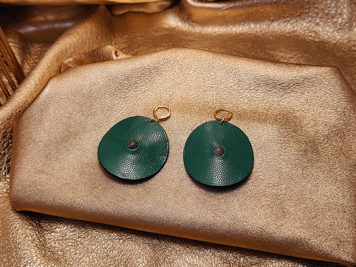 Boucle d'oreille en cuir Grand modèle - Au Centre